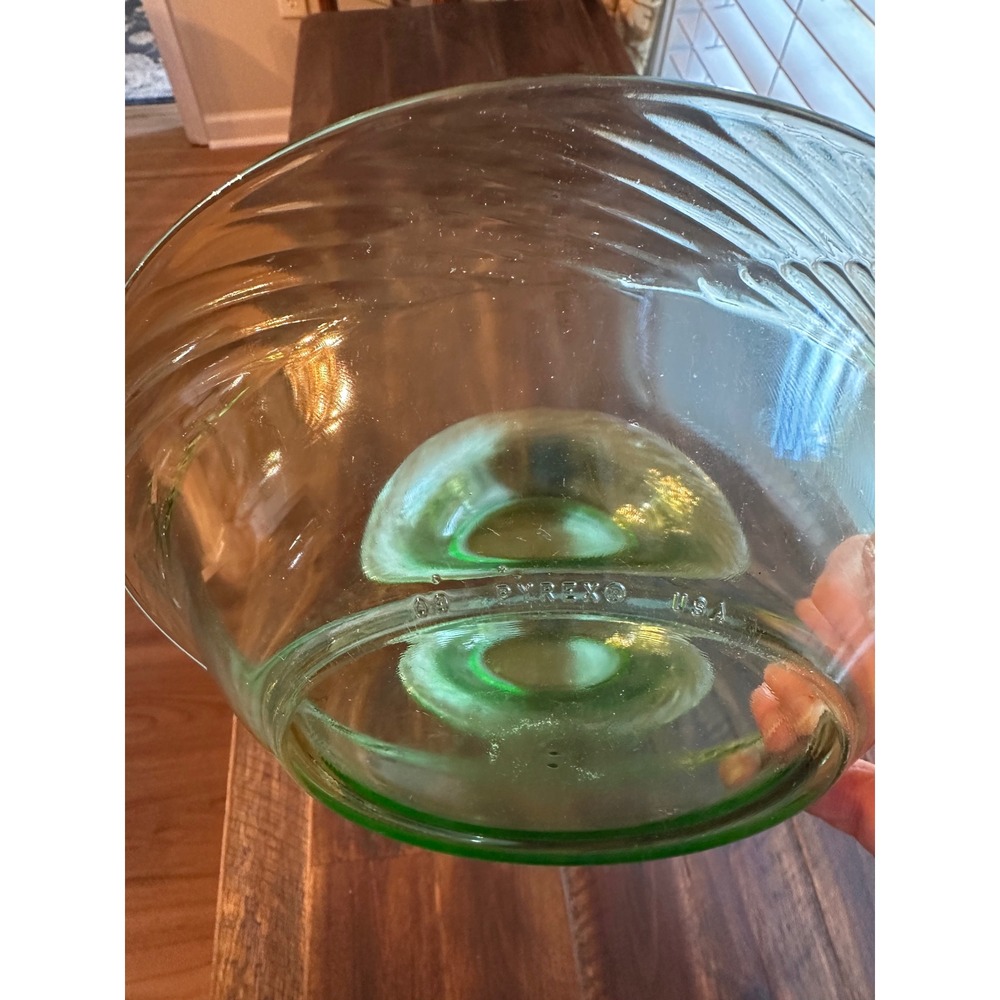 Pyrex Green Glass Swirl Bowls Set of 4 Vintage Ribbed Serving Salad Bowls 7 inch - Picture 3 of 5